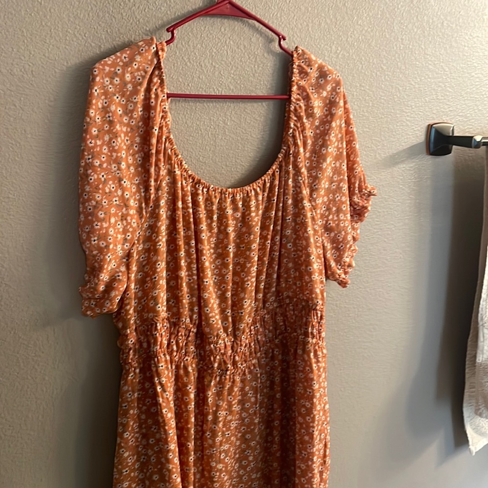 Floral dress, cinched at waist